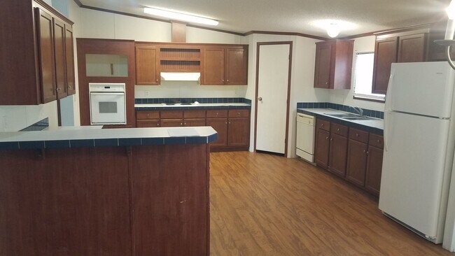 Building Photo - Large Mobile Home in Lowndes County