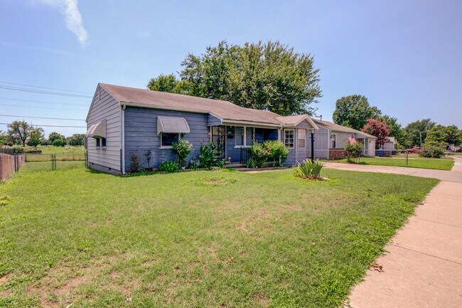 Building Photo - Beautiful 3 Bedroom Home