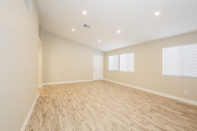 Building Photo - 4445 Cielo Ln
