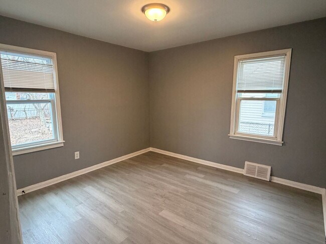 Foto del edificio - Modern rehabbed home ready for rent now!