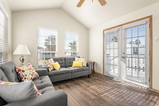 Foto del edificio - 2400 Green River Ln