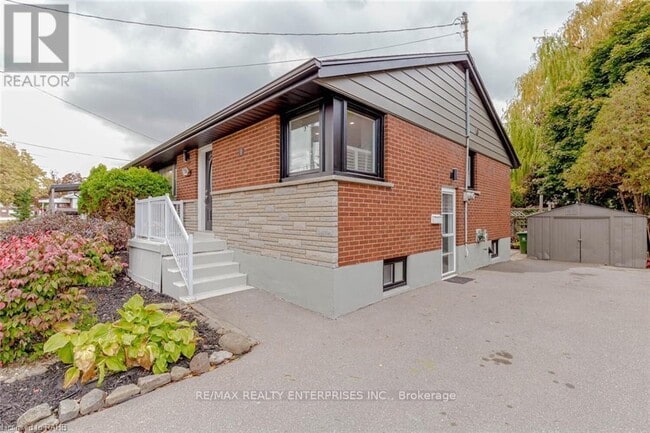 Building Photo - 128 Clarendon Ave