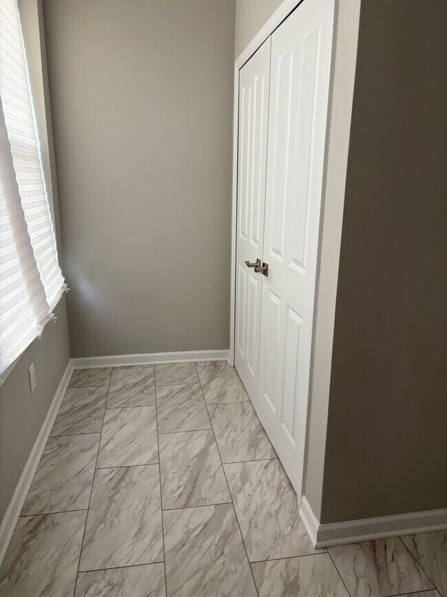 Foto del edificio - Brand-New 3-Bed, 2.5-Bath Condo: Modern Co...