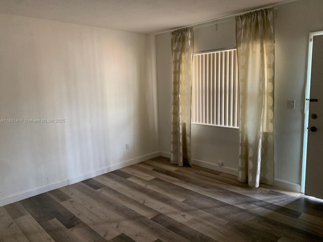 Foto principal - 7505 SW 82nd St