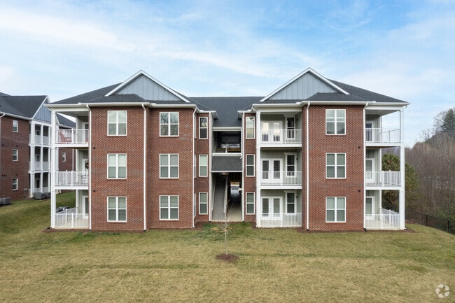 Exterior - Groves at Waters Edge