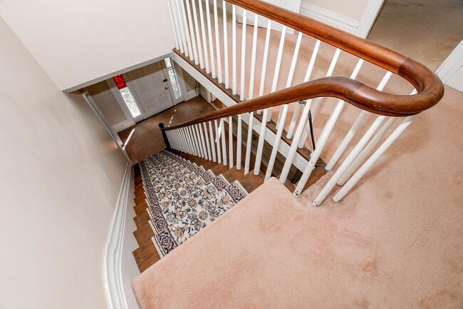 Building Photo - 418 Front St