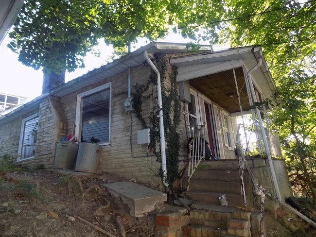 Building Photo - 605 East Ave