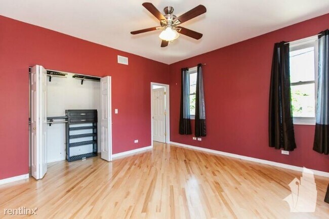 Foto del edificio - 2215 W Augusta Blvd
