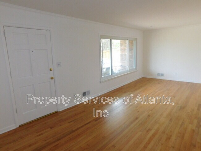 Foto del edificio - 2407 Summerland Dr