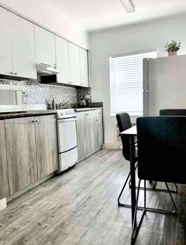 Foto del edificio - 471 NE 37th St