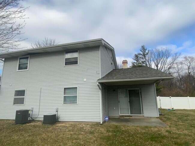 Building Photo - 101 A Hillcrest