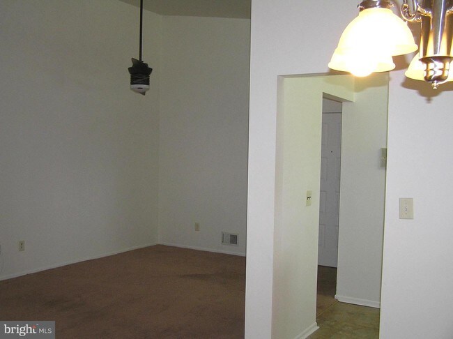 Building Photo - 232 Woodmill Dr