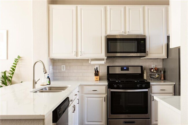 Building Photo - 4620 W William Cannon Dr