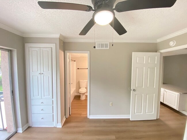 Building Photo - Waterside at Cranes Roost 1/1 Condo locate...