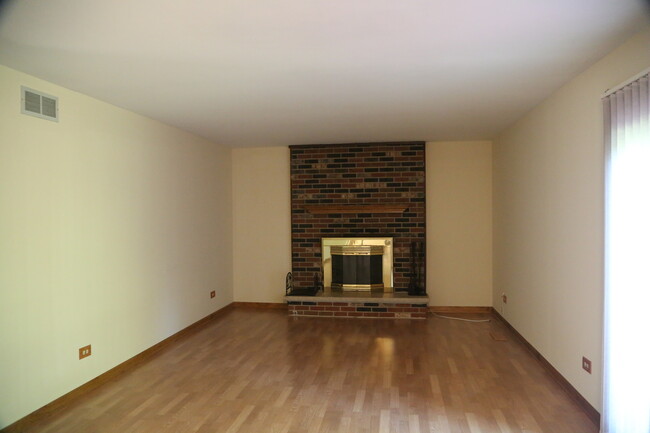 Building Photo - 1013 Longford Dr