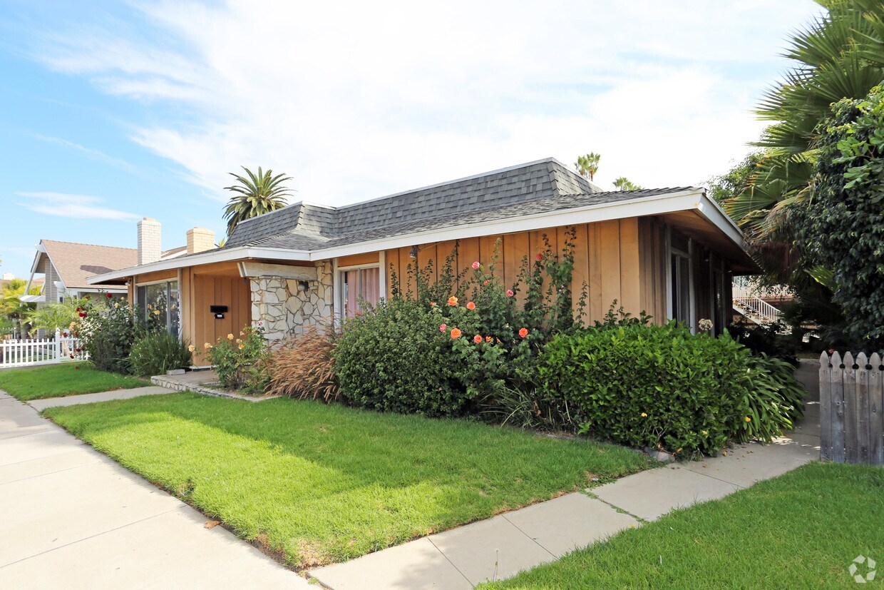 Primary Photo - 16562 Goldenwest St