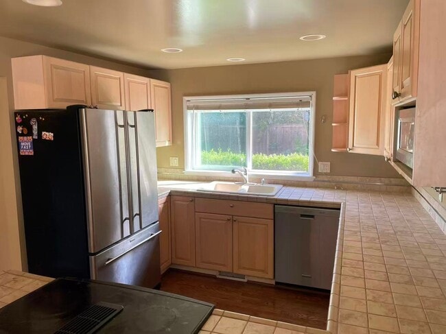 Foto del edificio - Nice 4-bed, 2-bath single-family home near...