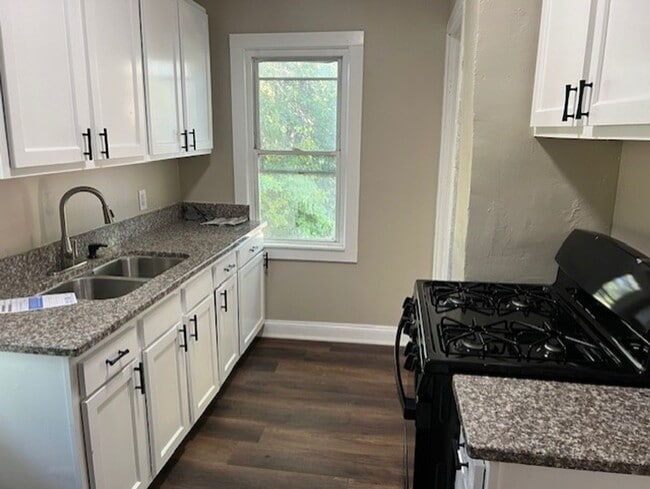 Building Photo - 883 Palmetto Ave