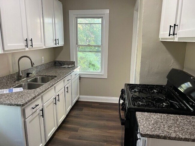 Foto del edificio - 883 Palmetto Ave