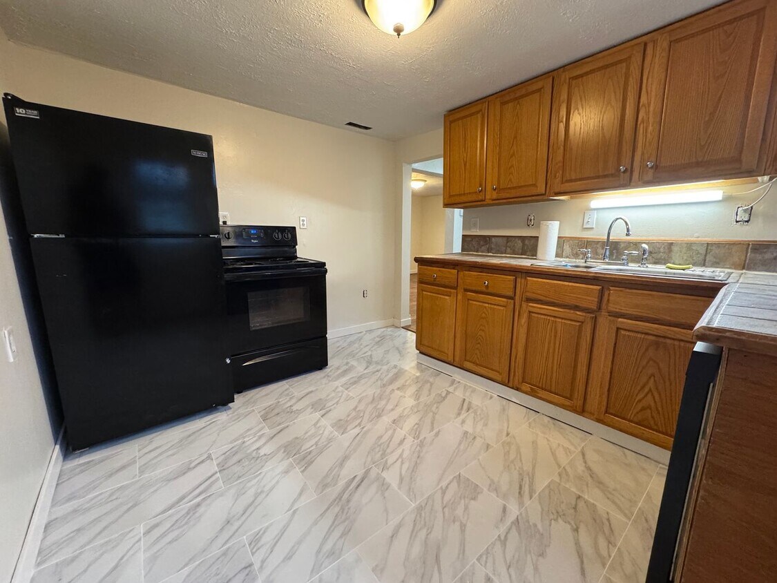 Building Photo - Loudon 37774 - 2 bedroom 1 bath - contact Adam Joachim 865-352-220-7700