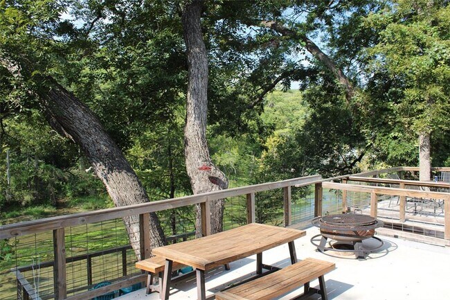 Foto del edificio - 774 Whippoorwill Dr