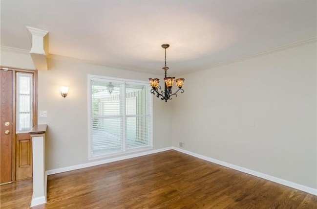 Foto del edificio - 4161 Lakeshore Way NE