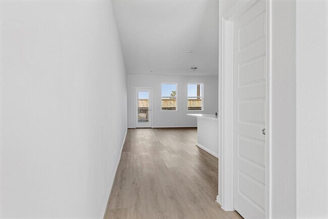 Building Photo - 27806 Western Crk Ct