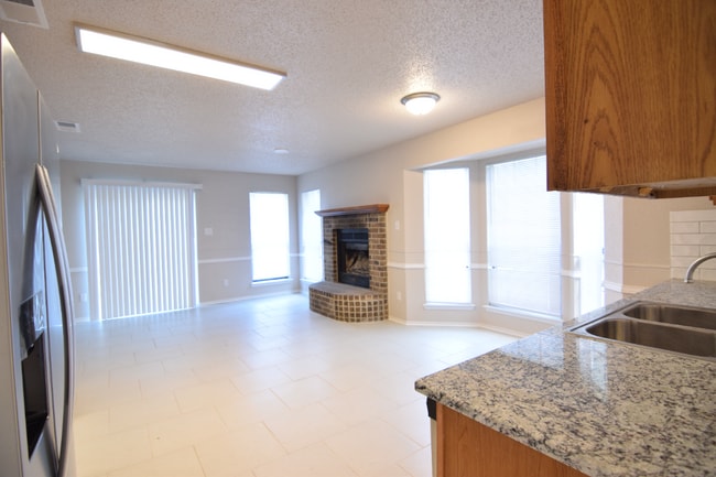 Building Photo - 1823 Meadowbrook Dr