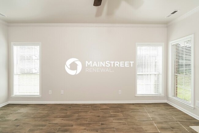 Building Photo - 3 Bedroom Pet-Friendly Home in GARDENDALE, AL with Main Street Renewal