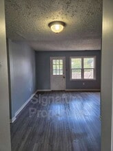 Building Photo - 810 Grayfox Dr