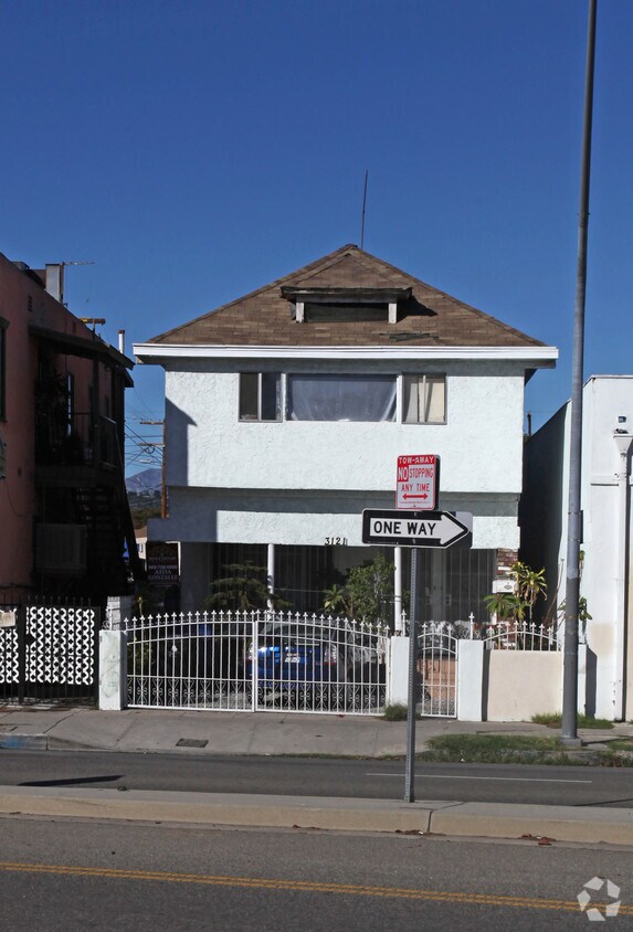 Building Photo - 3121 Main St