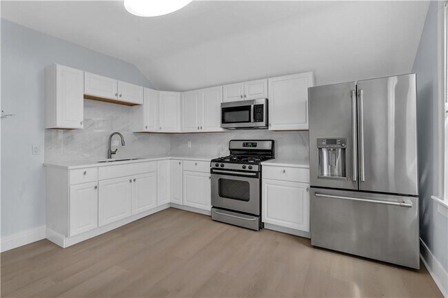 Building Photo - 131 Wendell St