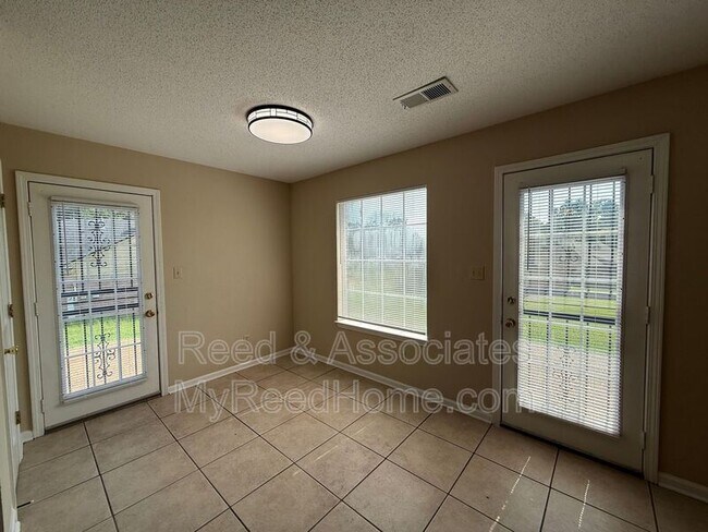 Foto del edificio - 4315 Bishop Hills Dr
