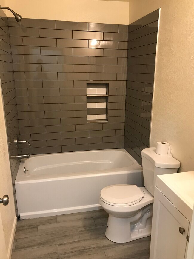 Foto del edificio - 3302 W Loma Ln