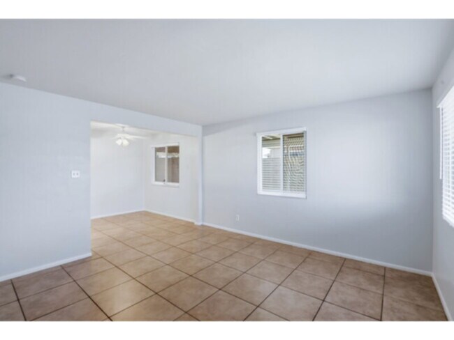 Building Photo - 3 Bedroom Home in Tempe!