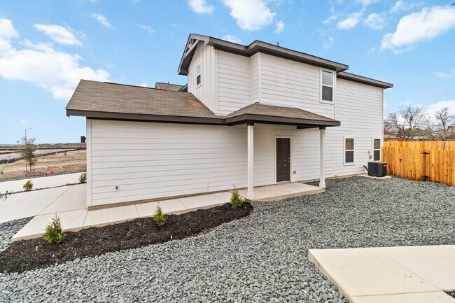 Foto del edificio - 6 Weeks Free! Brand-New 2-Story Townhome with Private Yard & 2-Car Garage