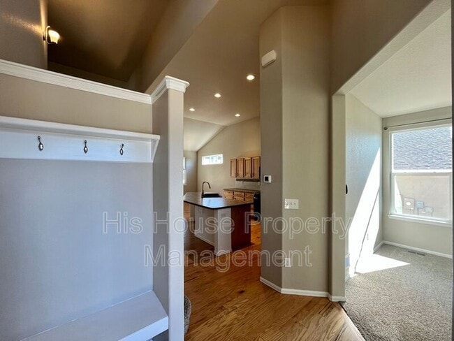 Building Photo - 842 Sunlight Peak Dr