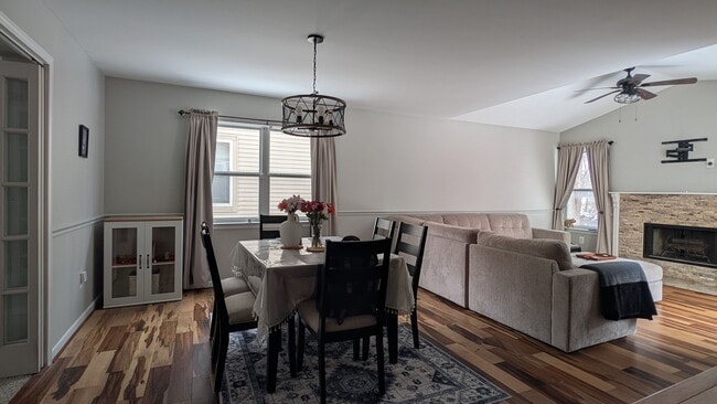 Dining area - 1617 Norton Creek Blvd