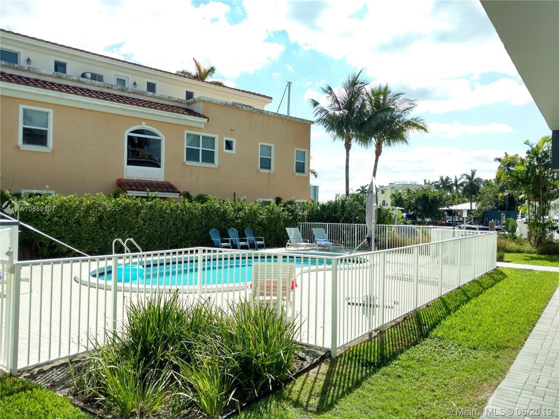 1354 Bayview Dr Unit G, Fort Lauderdale, FL 33304 Room for Rent in
