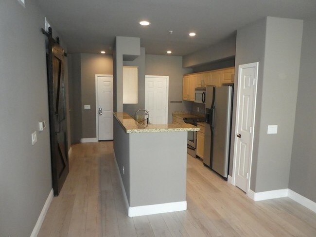 Building Photo - 435 W Rio Salado Pkwy