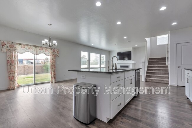 Foto del edificio - 3711 Creek Meadow Rd