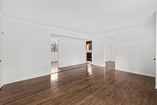 Building Photo - Newly Renovated 4 Bedroom, 2 Bath Home