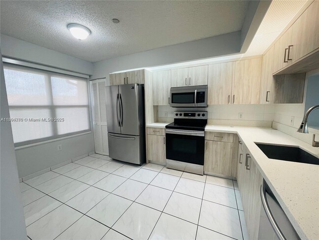 Building Photo - 571 SW 141st Ave