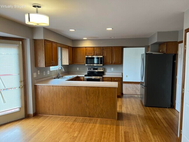 Building Photo - 677 Oakridge Dr