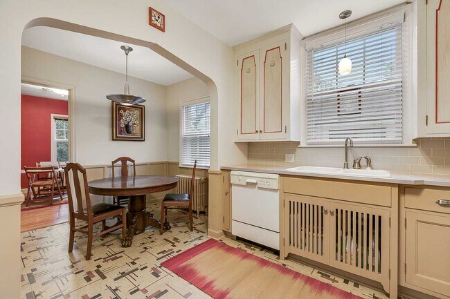 Eat-In Kitchen Area with Den access - 5341 Nicollet Ave