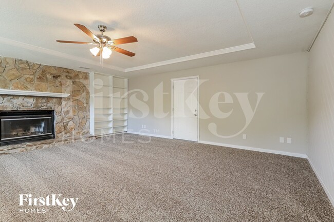 Building Photo - 5323 Thoroughbred Blvd