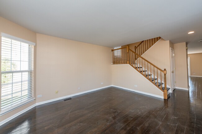 Building Photo - 5051 Country Pl