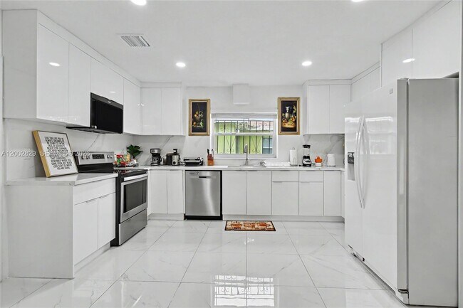 Foto del edificio - 2145 NW 133rd St