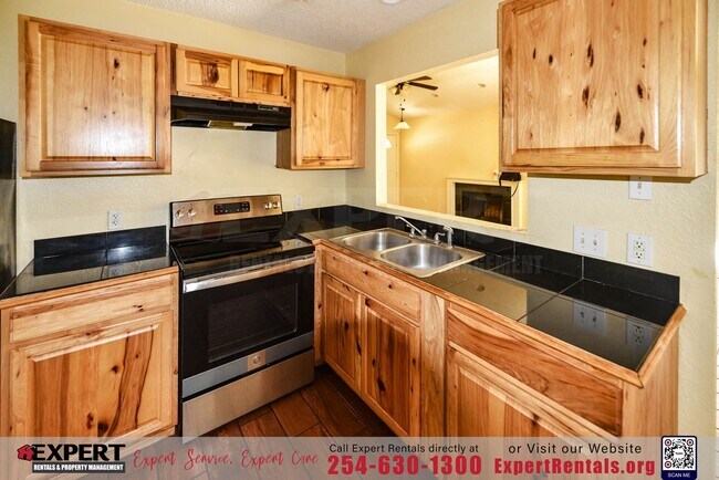 Foto del edificio - 3-Bedroom Home with a Big Backyard in Kill...