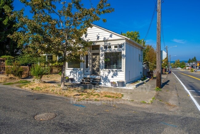 Building Photo - 5101 N 45th St